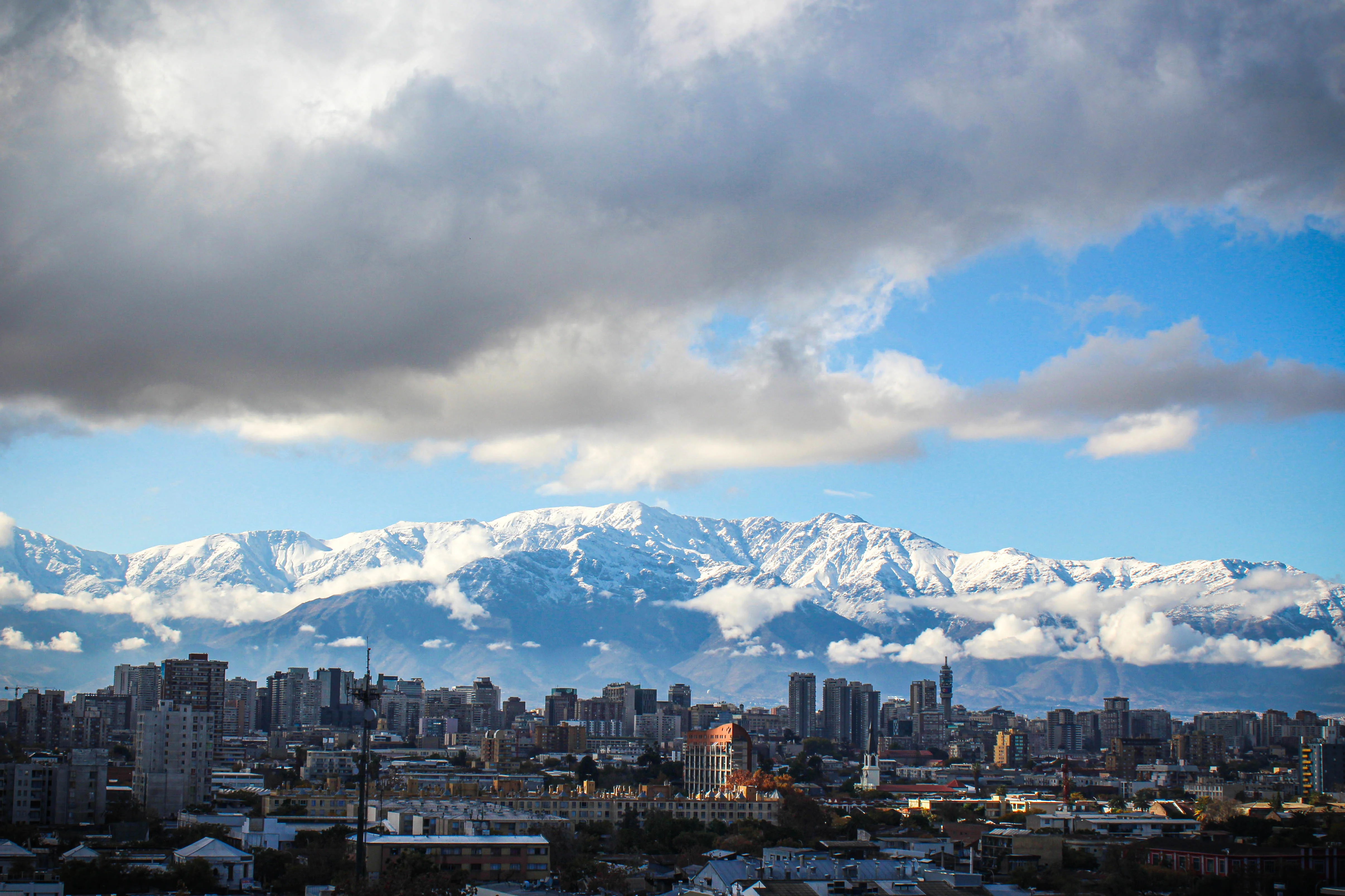 Santiago de Chile con la cordillera de fondo