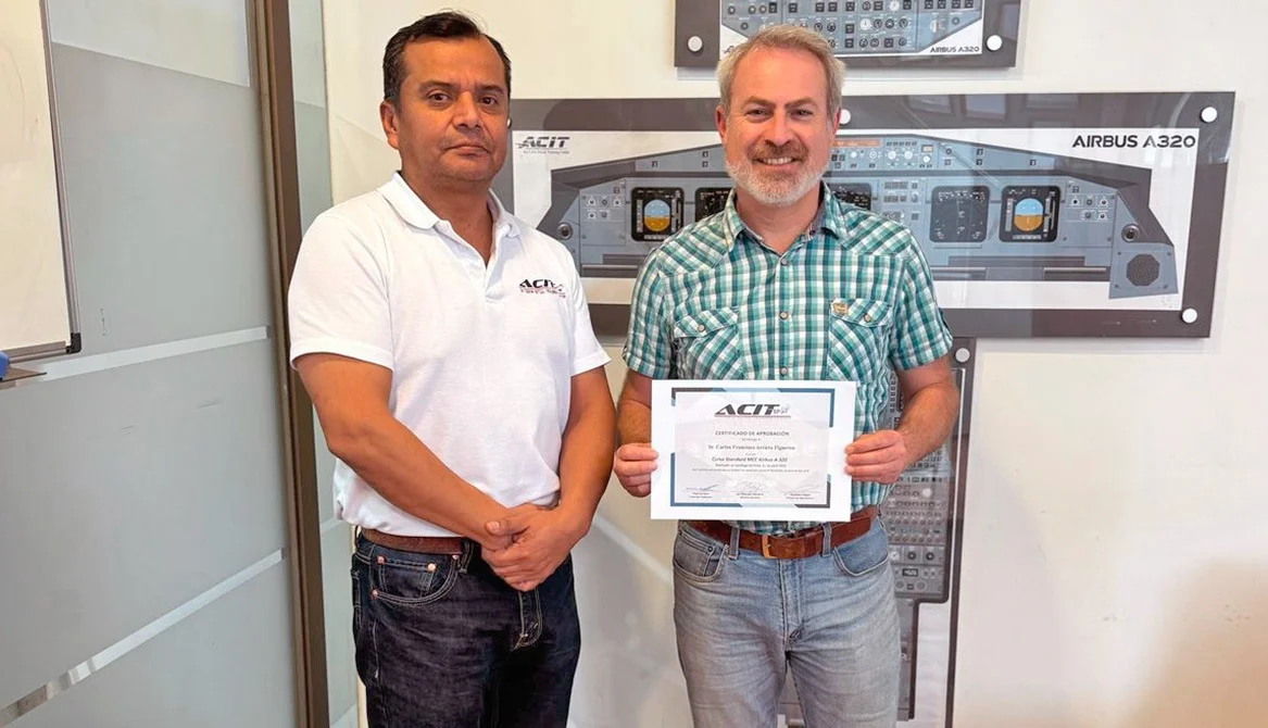 Alumno finaliza curso MCC mayo 2025
