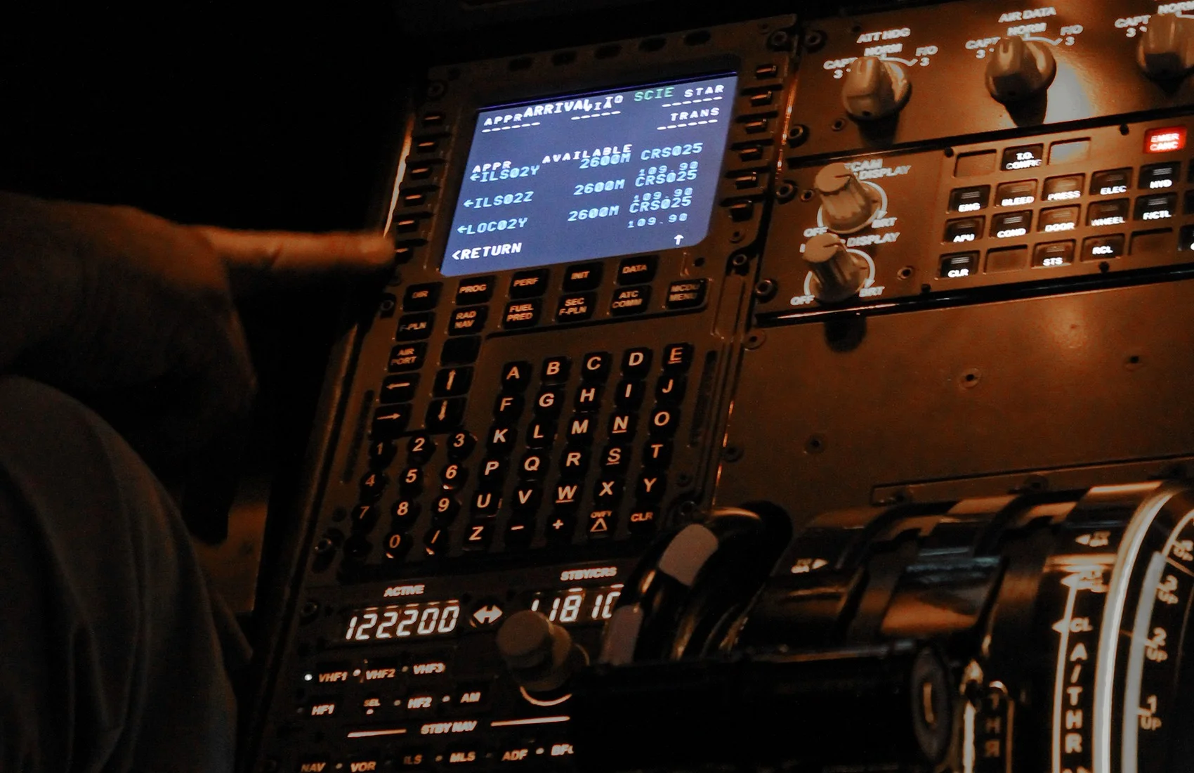 Cabina A320 en operación nocturna
